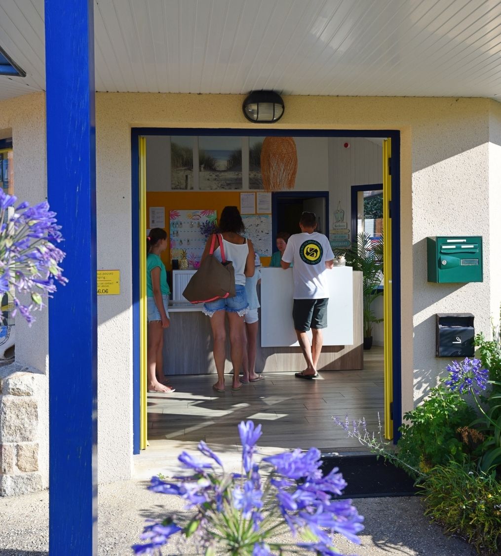 camping avec service finistere